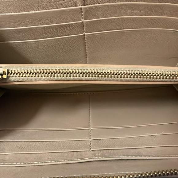 Chloe Long Wallet . Preowned condition.Authentic. - Picture 5 of 15